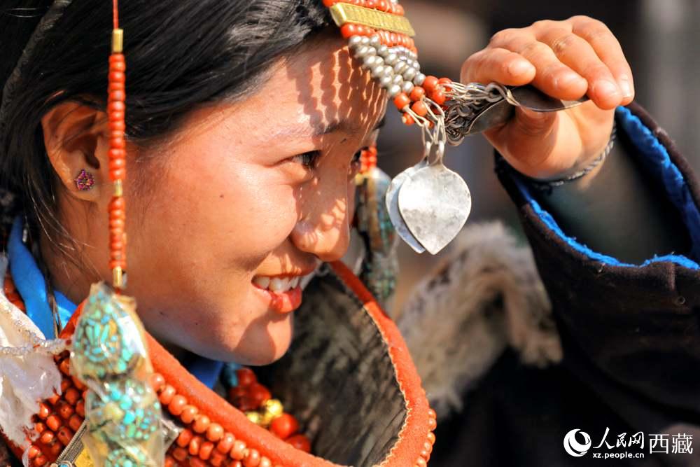 撩起“神秘面紗”。人民網(wǎng) 李海霞