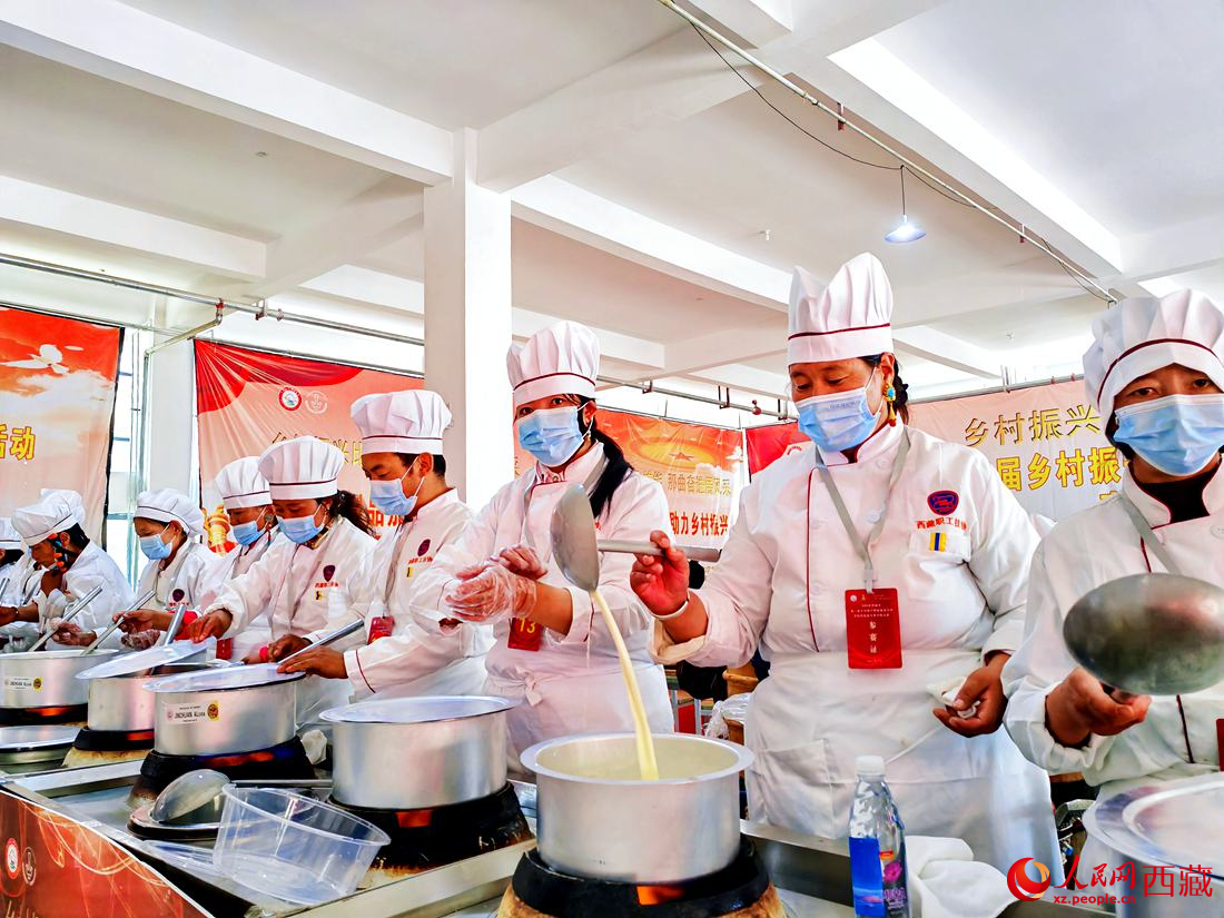 廚藝比拼。人民網(wǎng) 李海霞攝