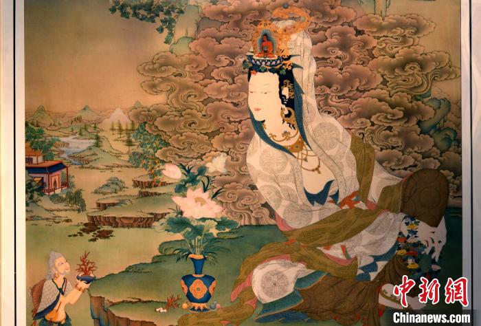 圖為5月16日，展覽中新創(chuàng)唐卡作品《靜息觀音》(局部)?！±盍?攝
