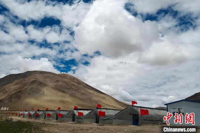 圖為西藏康馬縣的高原溫室大棚?！⒔ㄜ?攝