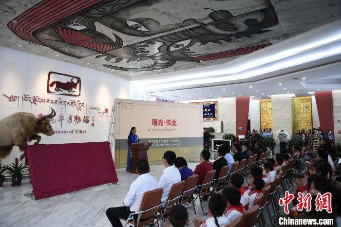 圖為《曙光·偉業(yè)——五四運動與中國共產(chǎn)黨的成立》“七一”特展開幕儀式現(xiàn)場?！∝暩聛硭?攝