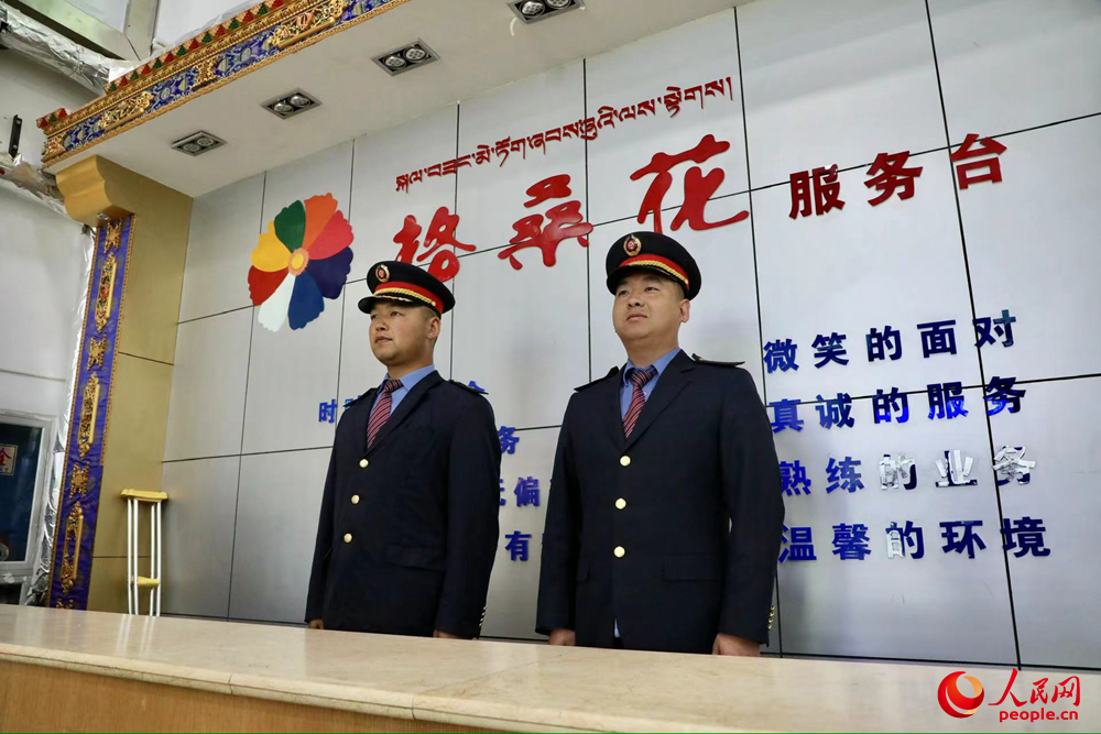 那曲火車站格?；ǚ?wù)臺(tái)。人民網(wǎng)記者 次仁羅布攝