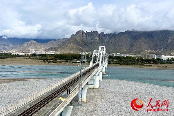 拉薩河特大橋。張敏穎 攝