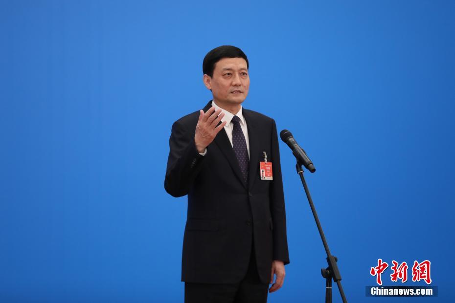 3月8日，第十三屆全國人民代表大會第四次會議舉行第二場“部長通道”采訪活動。圖為中國工業(yè)和信息化部部長肖亞慶通過網絡視頻方式接受采訪。 <a target='_blank' ><p  align=