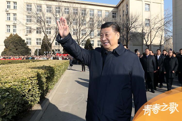 2019年1月17日，習(xí)近平在天津南開大學(xué)向?qū)W生揮手致意。